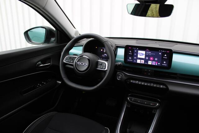 Fiat 600 1.2 Hybrid Pop | Incl. 12 maanden garantie | Apple carplay/Android auto | Stoelverwarming | Parkeercamera | DAB radio | Climate control | Cruise control | Navigatie | Voorruit verwarming |