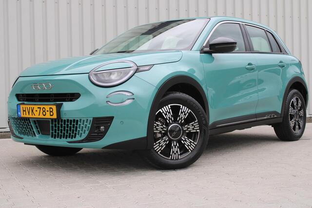 Fiat 600 1.2 Hybrid Pop | Incl. 12 maanden garantie | Apple carplay/Android auto | Stoelverwarming | Parkeercamera | DAB radio | Climate control | Cruise control | Navigatie | Voorruit verwarming |