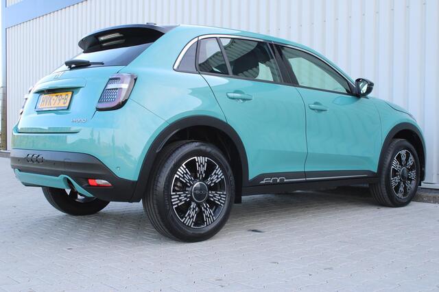 Fiat 600 1.2 Hybrid Urban | Incl. 12 maanden garantie | Stoelverwarming | Apple carplay/Android auto | Parkeercamera | DAB radio | Navigatie |