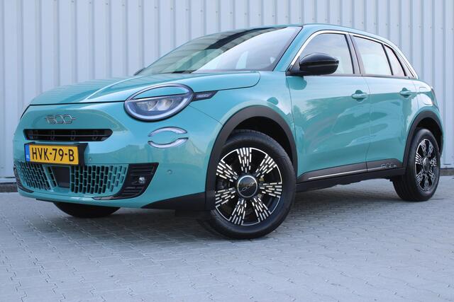Fiat 600 1.2 Hybrid Urban | Incl. 12 maanden garantie | Stoelverwarming | Apple carplay/Android auto | Parkeercamera | DAB radio | Navigatie |