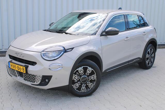 Fiat 600 1.2 Hybrid Pop | Incl. 12 maanden garantie | Cruise control | Parkeercamera | Apple carplay/Android auto | DAB radio | Navigatie | Stoelverwarming | Climate control |