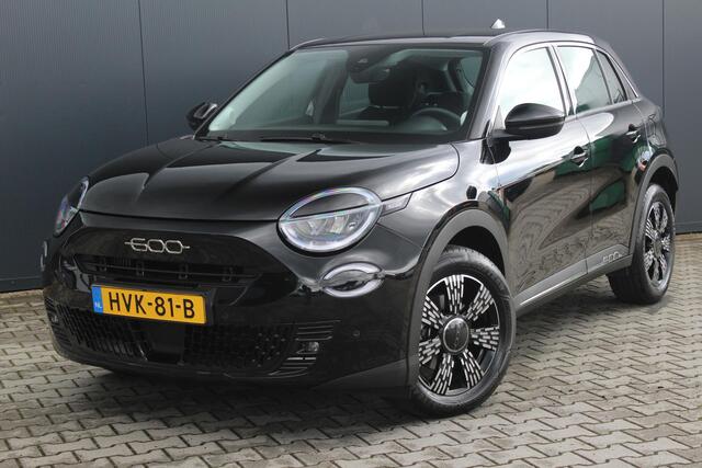 Fiat 600 1.2 Hybrid Pop | Incl. 12 maanden garantie | Voorstoelen verwarmd | Apple carplay/Android auto | Parkeersensoren | Achteruitrij camera | Navigatie | Climate control | Cruise control | Airco | Lichtmetalen velgen