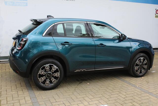 Fiat 600 1.2 Hybrid Urban | Incl. 12 maanden Garantie | AchteruitrijCamera | Stoelverwarming | Parkeersensoren V+A | Apple CarPlay/Android Auto | Navigatie | Climate controle | Keyless entry/start | Draadloze telefoonlader | Cruise controle | Origineel NL Auto | NAP |