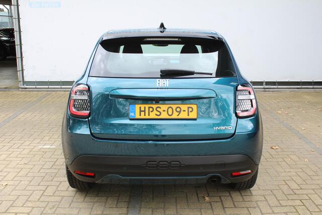 Fiat 600 1.2 Hybrid Urban | Incl. 12 maanden Garantie | AchteruitrijCamera | Stoelverwarming | Parkeersensoren V+A | Apple CarPlay/Android Auto | Navigatie | Climate controle | Keyless entry/start | Draadloze telefoonlader | Cruise controle | Origineel NL Auto | NAP |