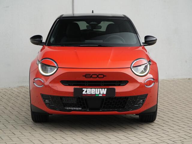 Fiat 600 1.2 Hybrid 145 PK La Prima | Camera | Carplay | Alcantara