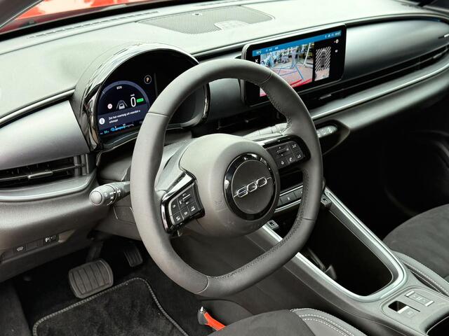 Fiat 600 600e Sport 54 kWh | Parkeercamera | Carplay | ACC