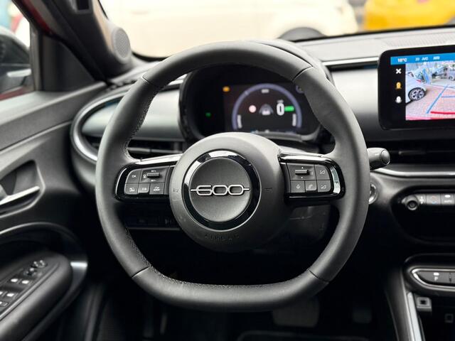 Fiat 600 600e Sport 54 kWh | Parkeercamera | Carplay | ACC