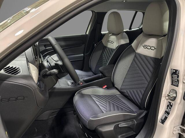 Fiat 600 1.2 Hybrid Icon 145pk Apple carplay / Android Auto | Parkeersensoren | Climate Conttrol | Cruise Control | 2 + 6 jaar Speciale garantie! |