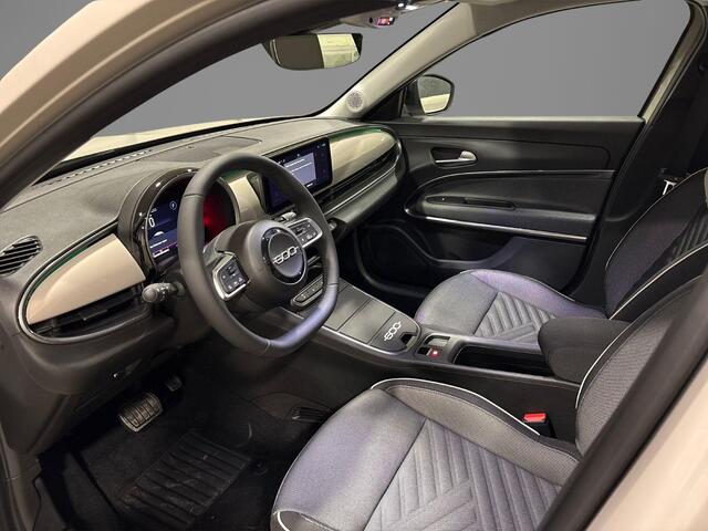 Fiat 600 1.2 Hybrid Icon 145pk Apple carplay / Android Auto | Parkeersensoren | Climate Conttrol | Cruise Control | 2 + 6 jaar Speciale garantie! |