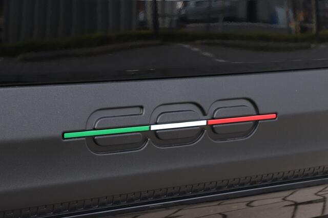 Fiat 600 RED 54 kWh | Carplay | Clima | Cruise | PDC | BTW
