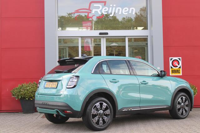 Fiat 600 1.2 110PK Hybrid AUTOMAAT POP | WINTER PACK: VERWAMBARE VOORSTOELEN/VERWARMBARE VOORRUIT | PACK COMFORT: ACHTERUITRIJCAMERA MET DYNAMISCHE HULPLIJNEN/AUDIOSYSTEEM MET 6 SPEAKERS/DRAADLOOS LADEN/KEYLESS ENTRY/NAVIGATIE/PARKEERSENSOREN VOOR EN ACHTER/VERKEERSBORDINFORMATIE | PACK STYLE: 17" LICHTMETALEN VELGEN/HOOGGLANS ZWARTE SPIEGELKAPPEN/VERCHROME OMLIJSTING/LED RICHTINGAANWIJZERS/LED MISTLAMPEN/DASHBOARD IN CARROSSERIEKLEUR | DRAADLOZE APPLE CARPLAY/ANDROID AUTO |