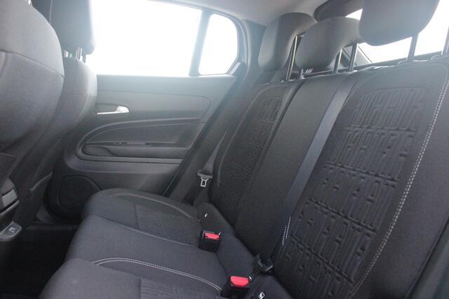 Fiat 600 1.2 110PK Hybrid AUTOMAAT POP | WINTER PACK: VERWAMBARE VOORSTOELEN/VERWARMBARE VOORRUIT | PACK COMFORT: ACHTERUITRIJCAMERA MET DYNAMISCHE HULPLIJNEN/AUDIOSYSTEEM MET 6 SPEAKERS/DRAADLOOS LADEN/KEYLESS ENTRY/NAVIGATIE/PARKEERSENSOREN VOOR EN ACHTER/VERKEERSBORDINFORMATIE | PACK STYLE: 17" LICHTMETALEN VELGEN/HOOGGLANS ZWARTE SPIEGELKAPPEN/VERCHROME OMLIJSTING/LED RICHTINGAANWIJZERS/LED MISTLAMPEN/DASHBOARD IN CARROSSERIEKLEUR | DRAADLOZE APPLE CARPLAY/ANDROID AUTO |