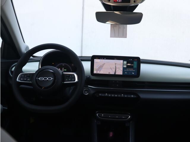 Fiat 600 1.2 Hybrid 110 PK La Prima | Navi | Camera | Carplay | Leder