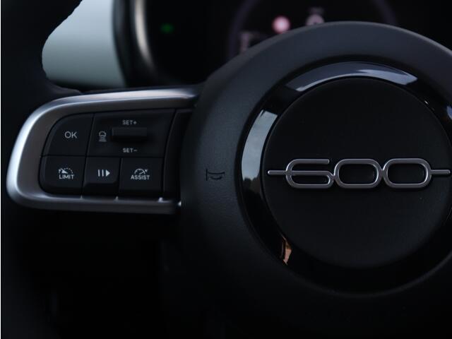 Fiat 600 1.2 Hybrid 110 PK La Prima | Navi | Camera | Carplay | Leder