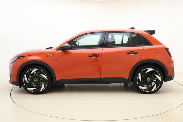 Fiat Abarth 600e Turismo 54 kWh | 20'' lichtmetalen velgen | Sabelt sportstoelen | Zwarte hemelbekleding | Alcantara sportstuur | Sperdifferentieel | Uit voorraad leverbaar!