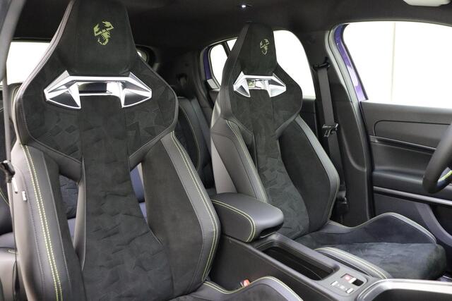 Fiat Abarth 600e Scorpionissima 54 kWh | Sabelt kuipstoelen | Sper differentieel | Sound Box | 20'' lichtmetalen velgen | Alcantara sportstuur | Zwarte hemelbekleding