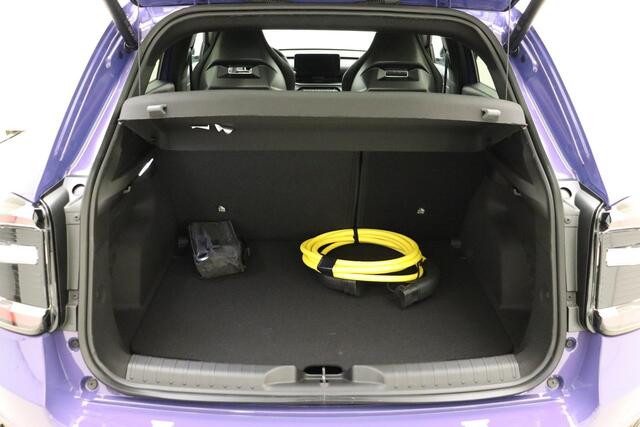Fiat Abarth 600e Scorpionissima 54 kWh | Sabelt kuipstoelen | Sper differentieel | Sound Box | 20'' lichtmetalen velgen | Alcantara sportstuur | Zwarte hemelbekleding
