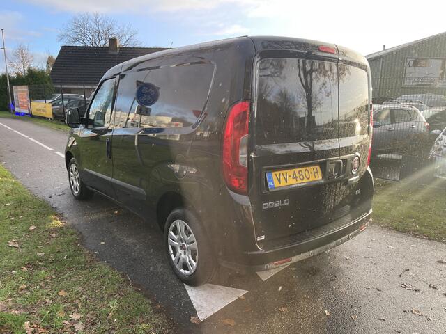 Fiat DOBLO Cargo 1.6 MJ L1H1 SX Start & Stop | AUTOMAAT | 90 pk | Bumpers in kleur | Schuifdeur met raam | Parkeersensoren