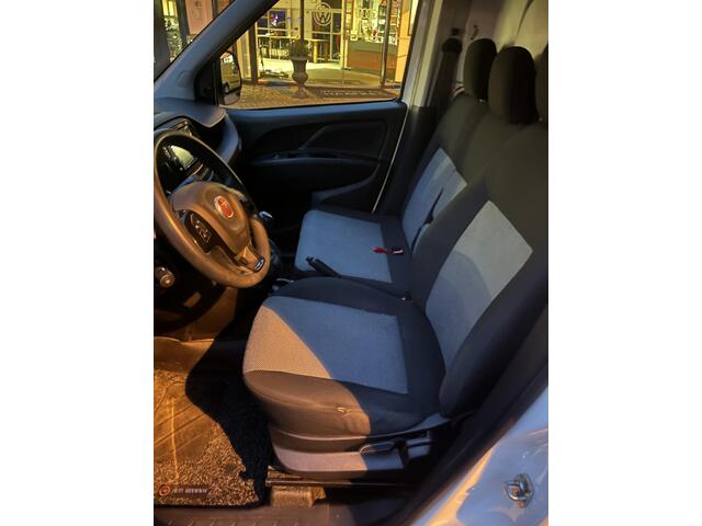 Fiat DOBLO Cargo 1.6 MJ L1H1 ECO JET Zeer nette auto, 3 zitplaatsen, trekhaak, btw, laadruimte betimmerd, navigatie, alles elektrisch.