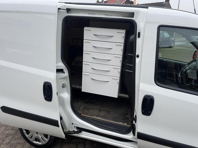 Fiat DOBLO Cargo 1.6 MJ L1H1 ECO JET Zeer nette auto, 3 zitplaatsen, trekhaak, btw, laadruimte betimmerd, navigatie, alles elektrisch.