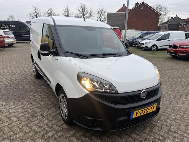 Fiat DOBLO Cargo 1.6 MJ L1H1 ECO JET Zeer nette auto, 3 zitplaatsen, trekhaak, btw, laadruimte betimmerd, navigatie, alles elektrisch.