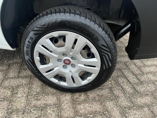 Fiat DOBLO Cargo 1.6 MJ L1H1 ECO JET Zeer nette auto, 3 zitplaatsen, trekhaak, btw, laadruimte betimmerd, navigatie, alles elektrisch.