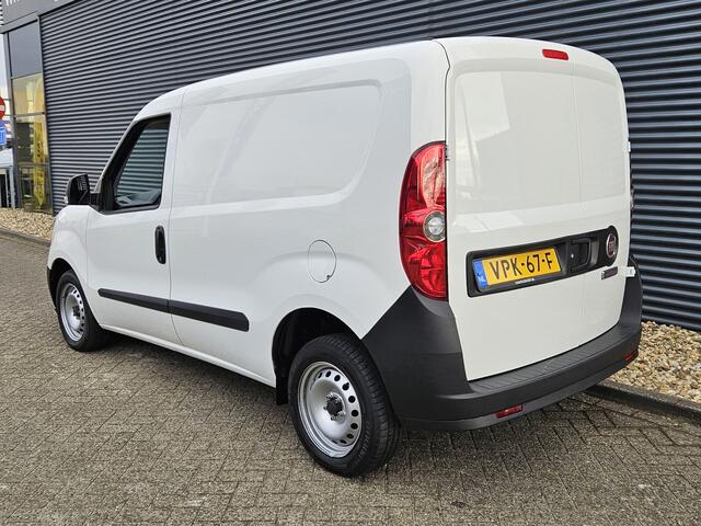 Fiat DOBLO Cargo 1.6 105PK L1H1 | Airco | Schuifdeur | 2-Zits | Lat om Lat | Laadvloer |