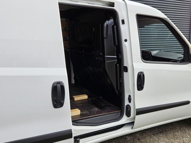 Fiat DOBLO Cargo 1.6 105PK L1H1 | Airco | Schuifdeur | 2-Zits | Lat om Lat | Laadvloer |