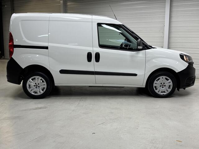 Fiat DOBLO Cargo 1.6 MJ L1H1 / Cruise control / Navigatiesysteem full map / Zijschuifdeur rechts / Airco