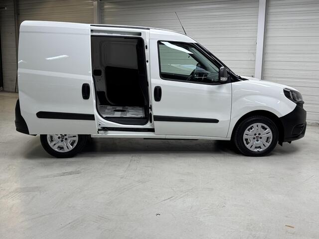 Fiat DOBLO Cargo 1.6 MJ L1H1 / Cruise control / Navigatiesysteem full map / Zijschuifdeur rechts / Airco