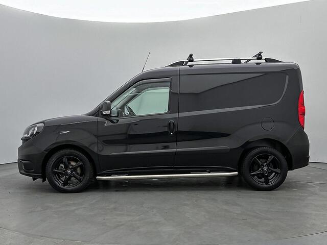 Fiat DOBLO Cargo L1H1 105 pk | Navigatie | Parkeersensoren Achter | Zijschuifdeur Rechts | Airco | Cruise Control | Start/Stop Systeem | Bluetooth | 2 Zitplaatsen Rechtsvoor | Dakrails | Centrale Deurvergrendeling met Afstandsbediening |
