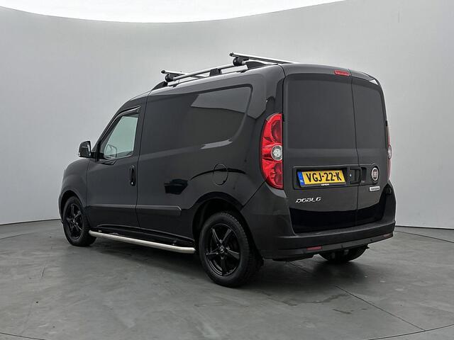 Fiat DOBLO Cargo L1H1 105 pk | Navigatie | Parkeersensoren Achter | Zijschuifdeur Rechts | Airco | Cruise Control | Start/Stop Systeem | Bluetooth | 2 Zitplaatsen Rechtsvoor | Dakrails | Centrale Deurvergrendeling met Afstandsbediening |