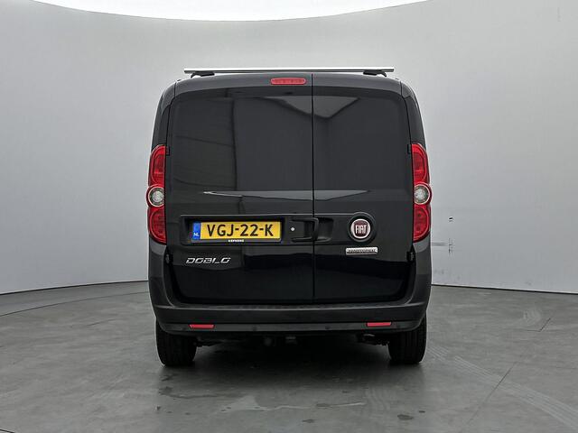 Fiat DOBLO Cargo L1H1 105 pk | Navigatie | Parkeersensoren Achter | Zijschuifdeur Rechts | Airco | Cruise Control | Start/Stop Systeem | Bluetooth | 2 Zitplaatsen Rechtsvoor | Dakrails | Centrale Deurvergrendeling met Afstandsbediening |
