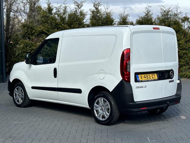 Fiat DOBLO Cargo 1.6 MJ 105 PK / L1H1 / 1e EIGENAAR / 3 ZITS / TREKHAAK / INRICHTING / AIRCO / CRUISE / NAVI / CAMERA