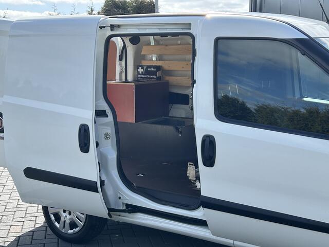 Fiat DOBLO Cargo 1.6 MJ 105 PK / L1H1 / 1e EIGENAAR / 3 ZITS / TREKHAAK / INRICHTING / AIRCO / CRUISE / NAVI / CAMERA