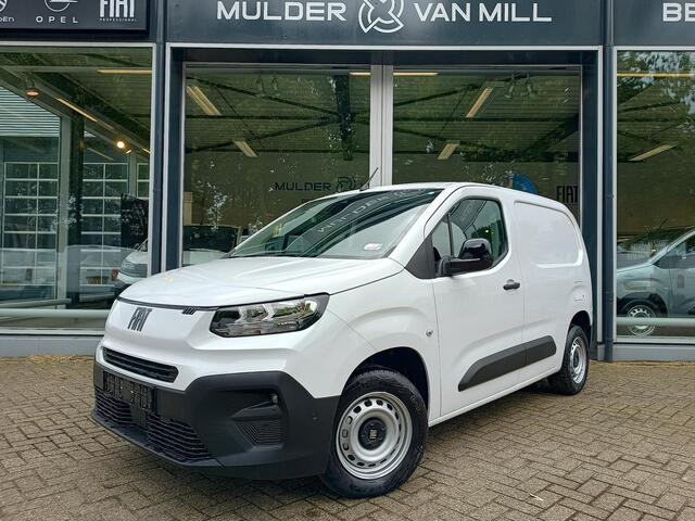 Fiat DOBLO L1 1.5 BlueHDI 100pk | GEEN BPM | 3-zits | Houten afwerking laadruimte | NAVI | Multimedia | Apple Carplay | Android Auto | DAB+ | Achteruitrijcamera | Dode hoek detectie | Parkeersensoren voor- en achter | Licht- en regensensor | Bestuurdersstoel comfort