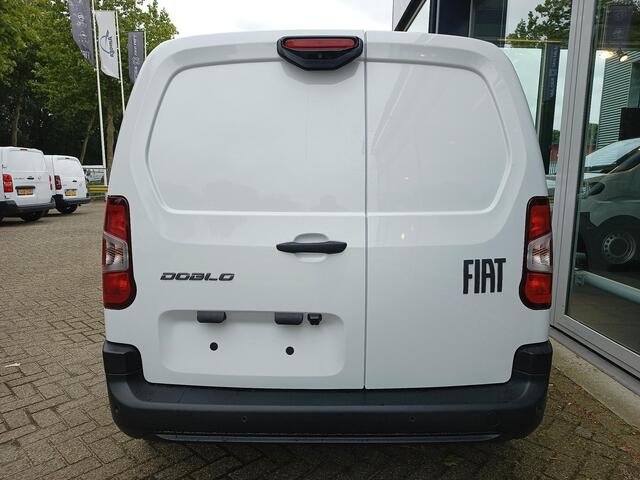 Fiat DOBLO L1 1.5 BlueHDI 100pk | GEEN BPM | 3-zits | Houten afwerking laadruimte | NAVI | Multimedia | Apple Carplay | Android Auto | DAB+ | Achteruitrijcamera | Dode hoek detectie | Parkeersensoren voor- en achter | Licht- en regensensor | Bestuurdersstoel comfort