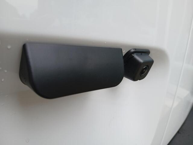 Fiat DOBLO L1 1.5 BlueHDI 100pk | GEEN BPM | 3-zits | Houten afwerking laadruimte | NAVI | Multimedia | Apple Carplay | Android Auto | DAB+ | Achteruitrijcamera | Dode hoek detectie | Parkeersensoren voor- en achter | Licht- en regensensor | Bestuurdersstoel comfort