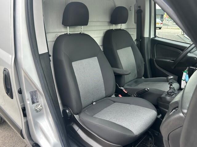 Fiat DOBLO Cargo 1.4 Fire L1H1 SX AIRCO I ELEKTRISCHE RAMEN & SPIEGELS I MULTIMEDIA I TREKHAAK I LAGE KM's