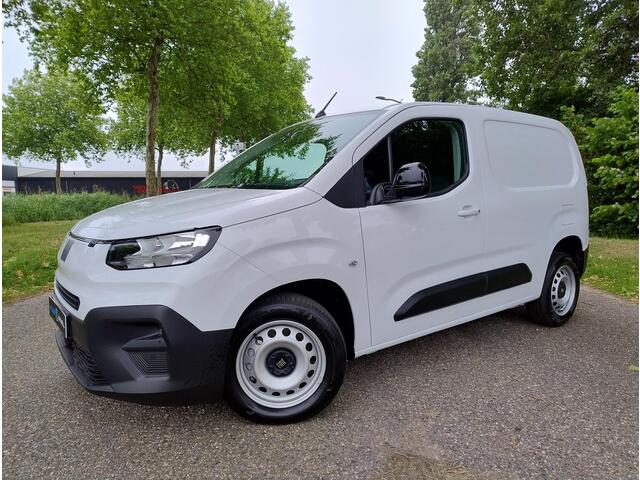 Fiat DOBLO L1 1.5 BlueHDi 130pk EAT8 AUTOMAAT | GEEN BPM | Multimedia | Apple Carplay | Android Auto| Digital cockpit | Bluetooth | Draadloze telefoonlader | DAB+ radio | Verwarmbare en elektrische spiegels | Parkeersensoren achter | Climate control | Keyless entry 