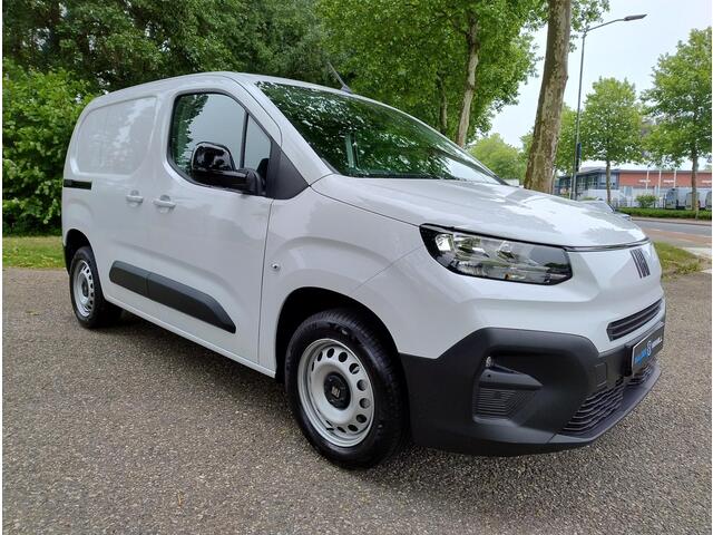 Fiat DOBLO L1 1.5 BlueHDi 130pk EAT8 AUTOMAAT | GEEN BPM | Multimedia | Apple Carplay | Android Auto| Digital cockpit | Bluetooth | Draadloze telefoonlader | DAB+ radio | Verwarmbare en elektrische spiegels | Parkeersensoren achter | Climate control | Keyless entry 