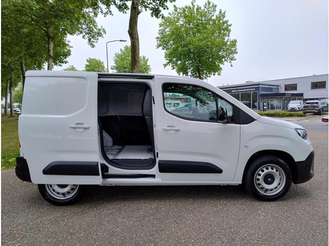 Fiat DOBLO L1 1.5 BlueHDi 130pk EAT8 AUTOMAAT | GEEN BPM | Multimedia | Apple Carplay | Android Auto| Digital cockpit | Bluetooth | Draadloze telefoonlader | DAB+ radio | Verwarmbare en elektrische spiegels | Parkeersensoren achter | Climate control | Keyless entry 