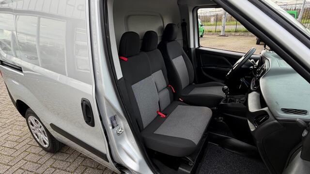 Fiat DOBLO 1.6 MJ 77KW 105PK MARGE AUTO 3 ZITS BIJRIJDERSBANK AIRCO/ NAVIGATIE/ CRUISE CONTROL