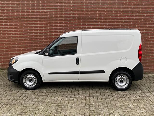 Fiat DOBLO Cargo 1.6 MJ L1H1 105PK AIRCO 6-VERSNELLINGEN ACHTERDEUREN