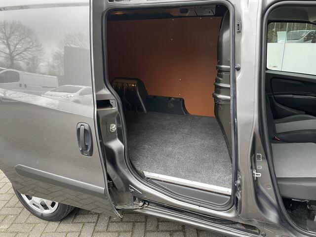 Fiat DOBLO Cargo 1.6 MJ L2H1 Maxi Airco - Achteruitrijcamera - Navigatie - Zijschuifdeur rechts - Tussenschot volledig - Elektrische ramen voor - Bluetooth - Stuur multifunctioneel - Radio