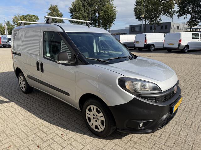 Fiat DOBLO Cargo 1.3 MJ L1H1 Actual / vaste prijs rijklaar € 6950 ex btw / lease vanaf € 117 / euro 6 / bpm vrij / airco / trekhaak / schuifdeur / zilver metallic !