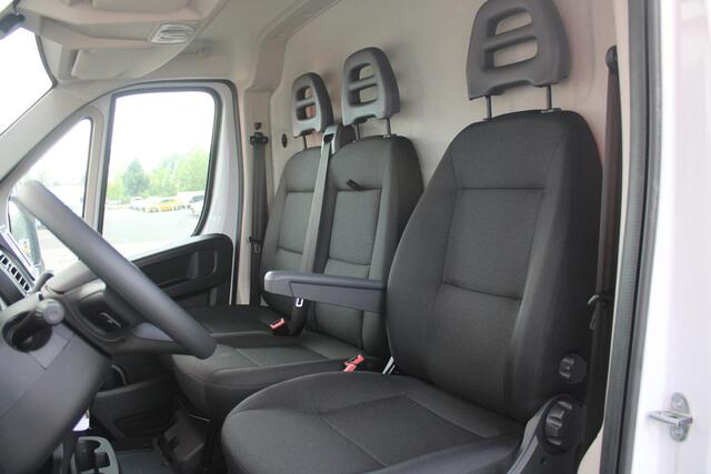 Fiat DUCATO 33 2.2 MultiJet 140PK L3H2 | ACHTERUITRIJ CAMERA | APPLE CARPLAY/ANDROID AUTO | CRUISE CONTROL | 3-ZITS | CLIMATE CONTROL | NIEUWE BUS! | DODEHOEK DETECTIE | NIEUW MODEL JAAR! |