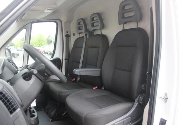 Fiat DUCATO 33 2.2 MultiJet 140PK L3H2 | ACHTERUITRIJ CAMERA | APPLE CARPLAY/ANDROID AUTO | 3-ZITS | CRUISE CONTROL | CLIMATE CONTROL | DAB+ RADIO | NIEUWE BUS! |
