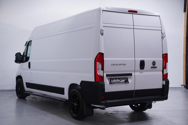 Fiat DUCATO 2.2 MultiJet 140 pk L3H2 Black&White Edition Airco Cruise Control, 18" LMV Zwart, Sidebars, Zonneklep, 3-Zits Nieuw