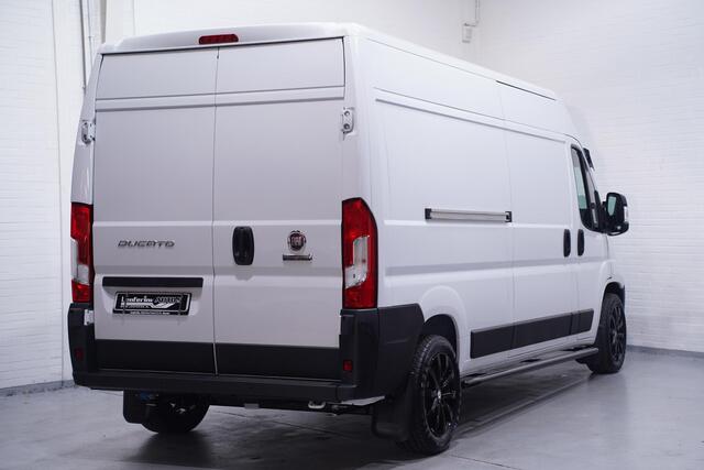 Fiat DUCATO 2.2 MultiJet 140 pk L3H2 Black&White Edition Airco Cruise Control, 18" LMV Zwart, Sidebars, Zonneklep, 3-Zits Nieuw
